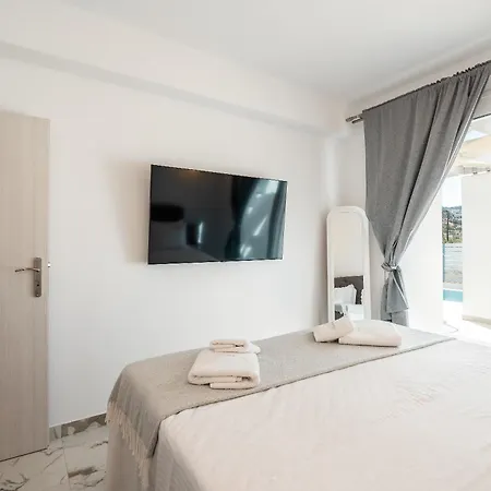 Villa Punta Mare 1 *