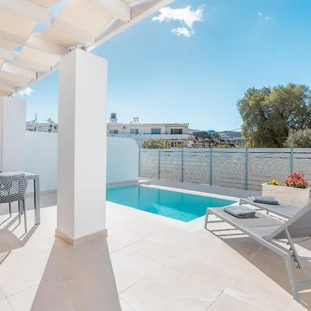 Villa Punta Mare 1 *